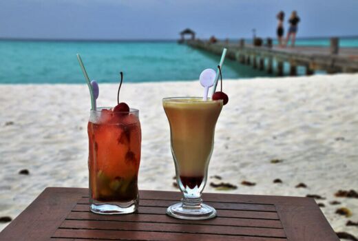 Cocktails am Playa de Palma – Die zahlreichen Bars versorgen Urlauber mit Erfrischungen