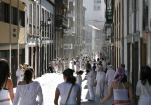 Spätestens am Nachmittag taucht die Stadt in eine dicke Puderwolke ein