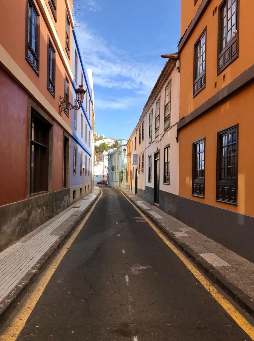 Farbenfrohe Häuserfassaden in La Laguna